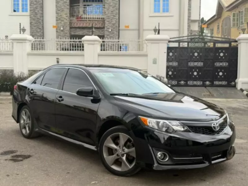 Toyota Camry   - 2012