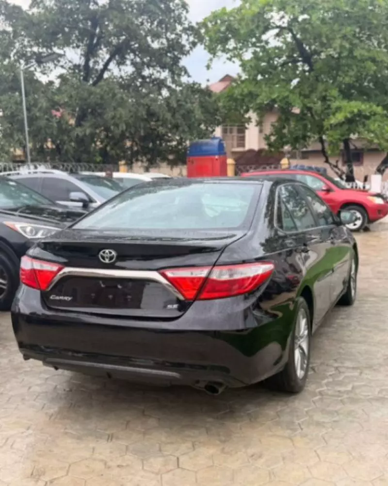 Toyota Camry   - 2016