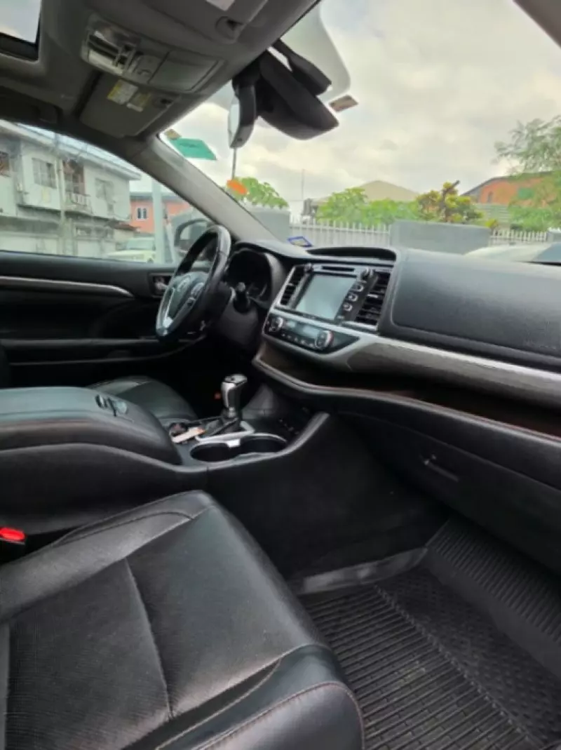 TOYOTA Highlander   - 2019