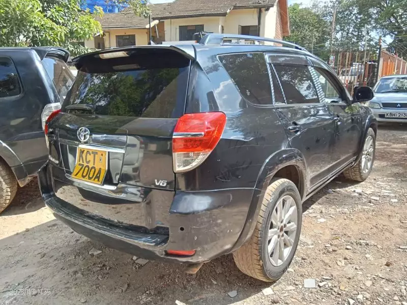 Toyota Vanguard    - 2011