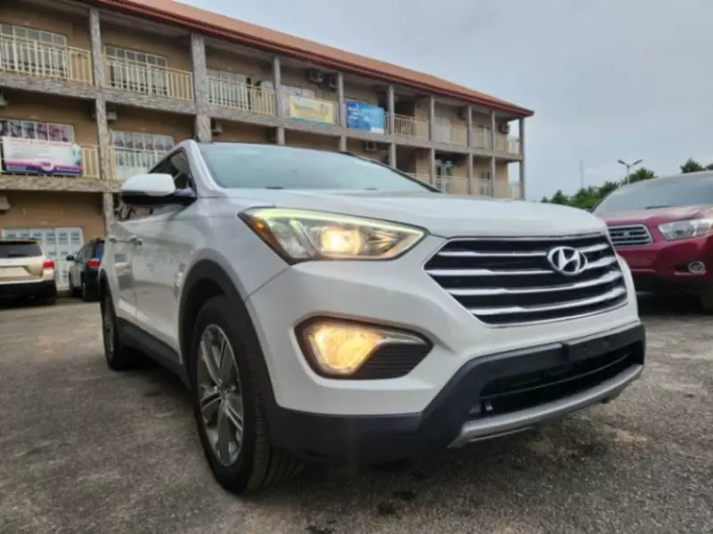 Hyundai Santa Fe   - 2013