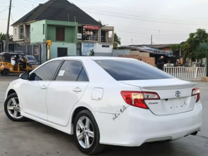 Toyota Camry   - 2012