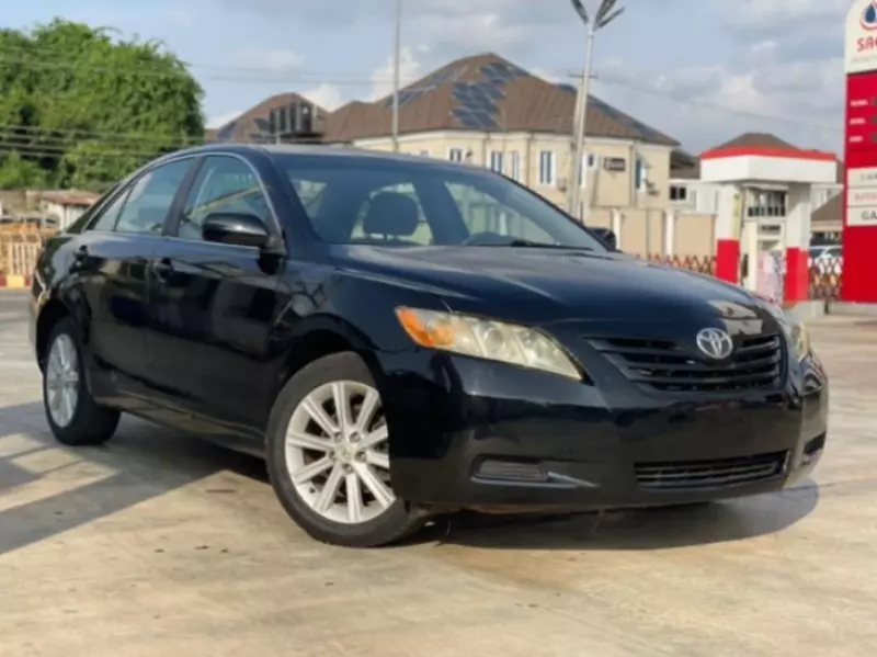 Toyota Camry - 2009