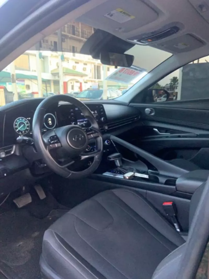 Hyundai Elantra   - 2021