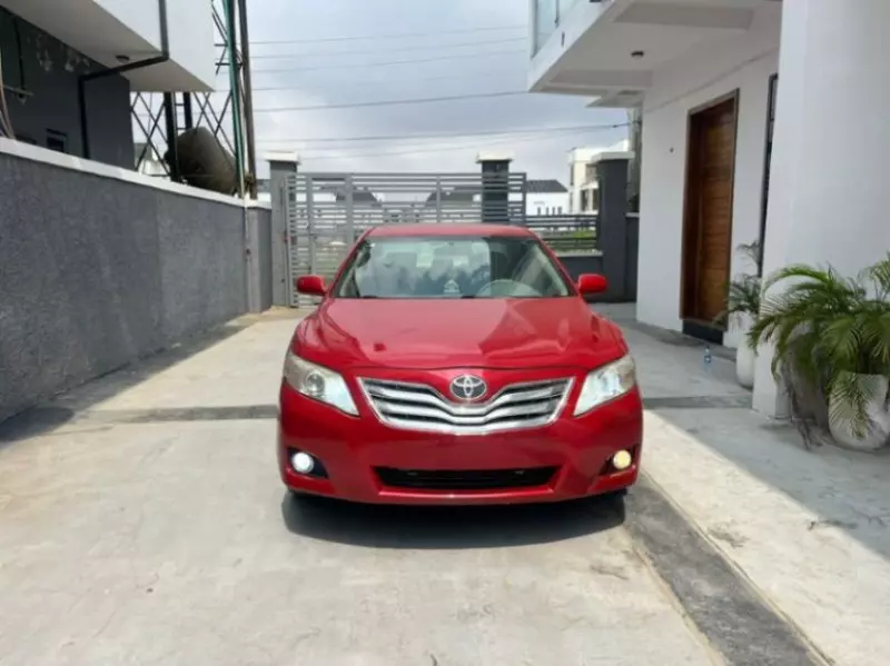 Toyota Camry   - 2010