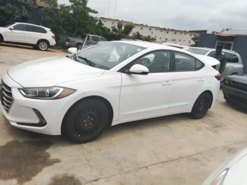 Hyundai Elantra   - 2018