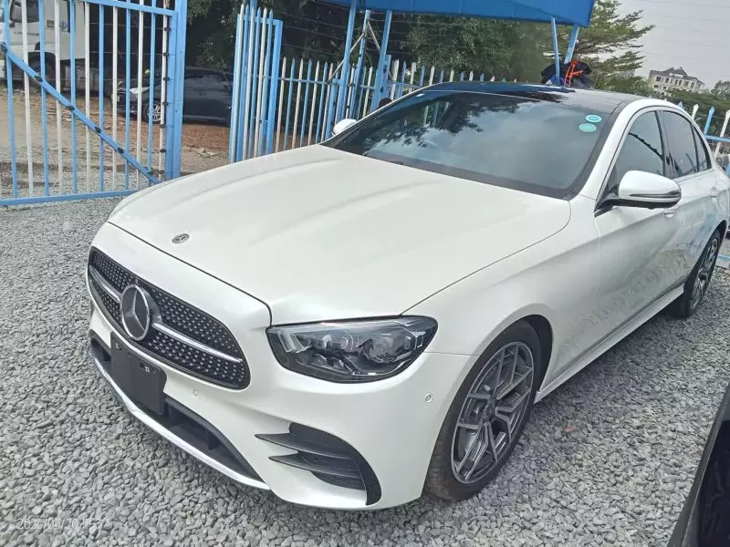 Mercedes-Benz E200 - 2020