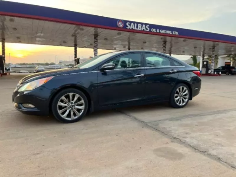 Hyundai Sonata   - 2011