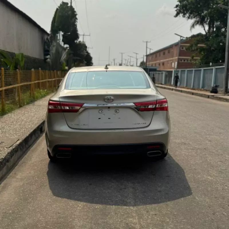 Toyota Avalon   - 2013