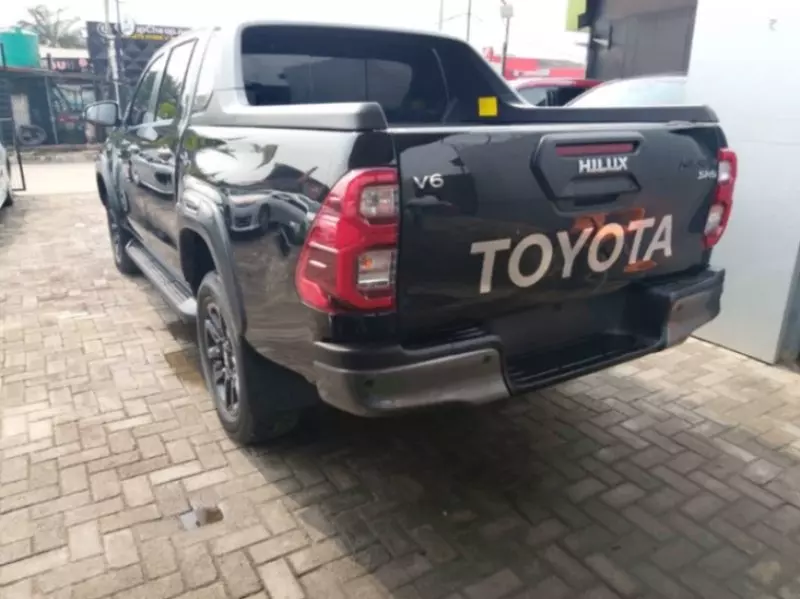 Toyota Hilux   - 2025
