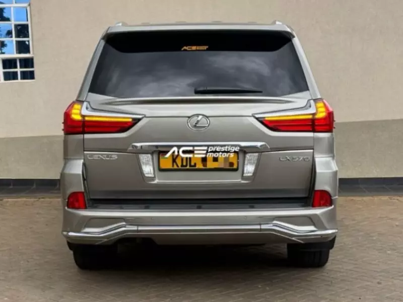 Lexus LX 570   - 2017
