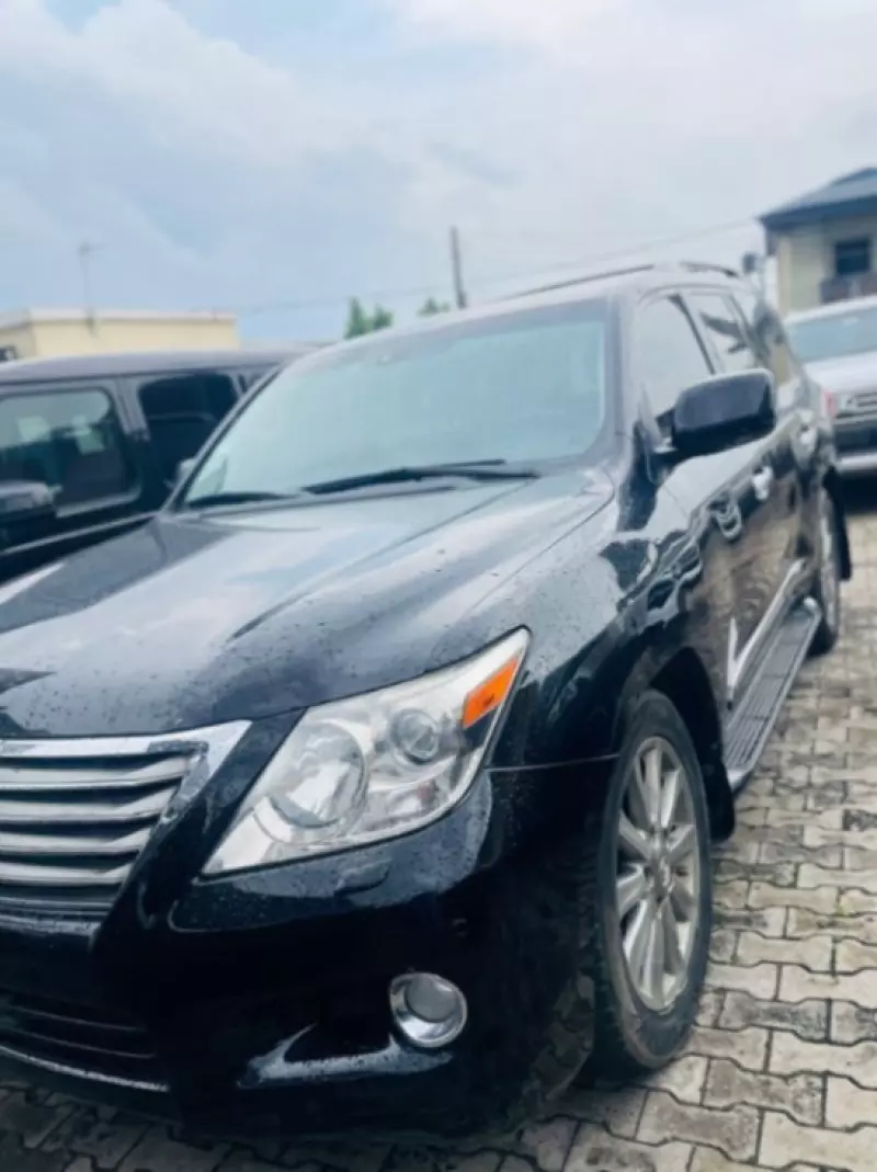 Lexus LX 570   - 2012