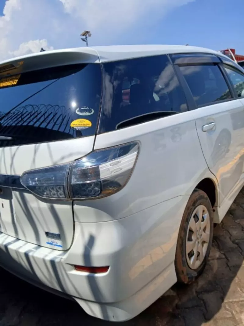 Toyota Wish   - 2012