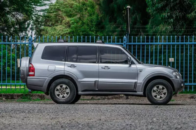 Mitsubishi Pajero   - 2004