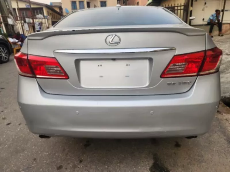 Lexus ES 350   - 2010