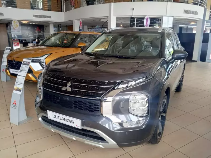Mitsubishi OUTLANDER   - 2025