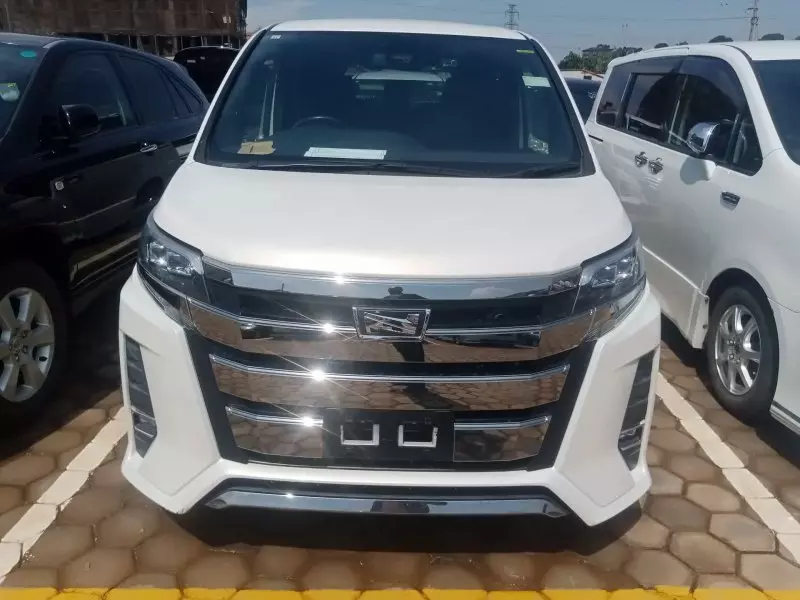 Toyota Noah - 2017