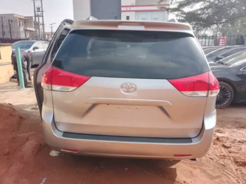 Toyota Sienna   - 2012