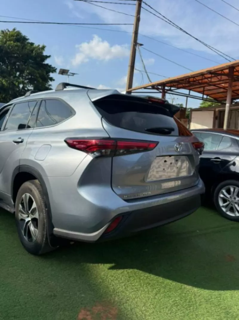 Toyota Highlander   - 2022