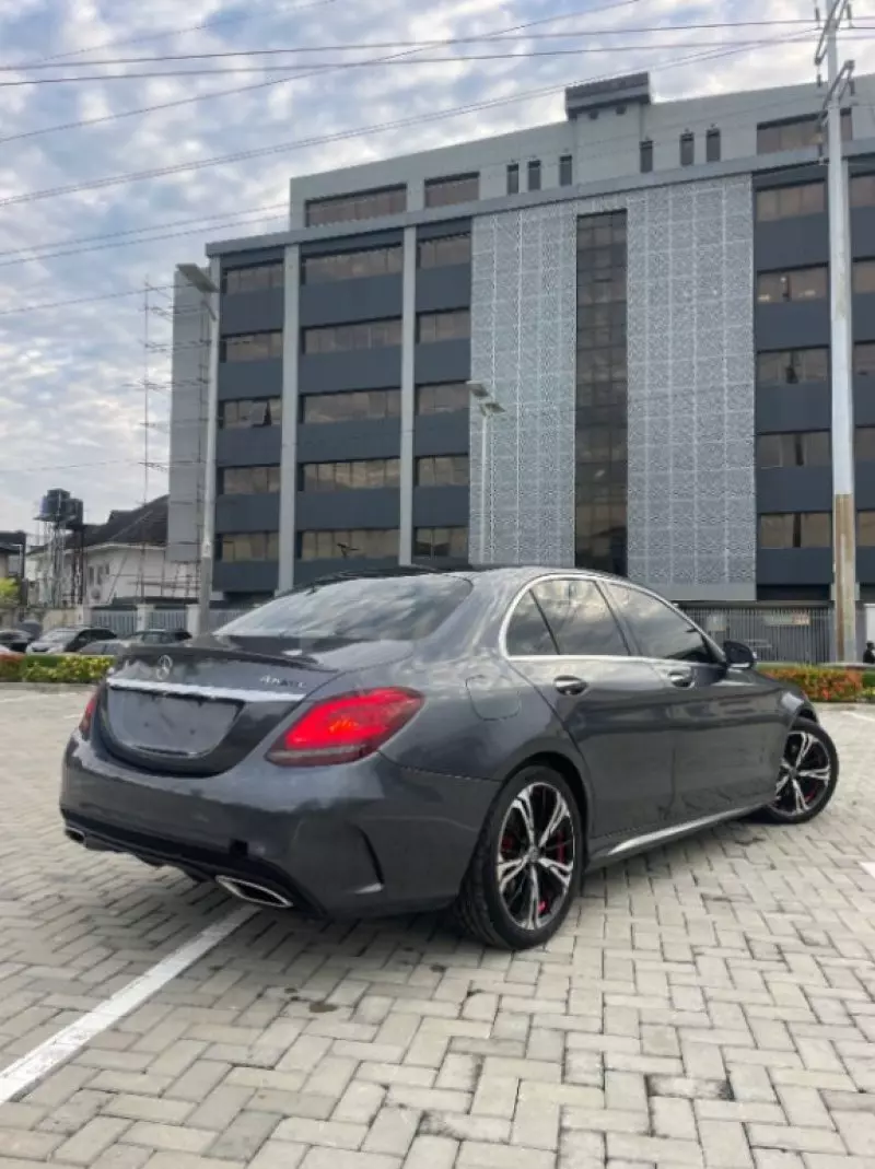 Mercedes-Benz C 300 - 2015