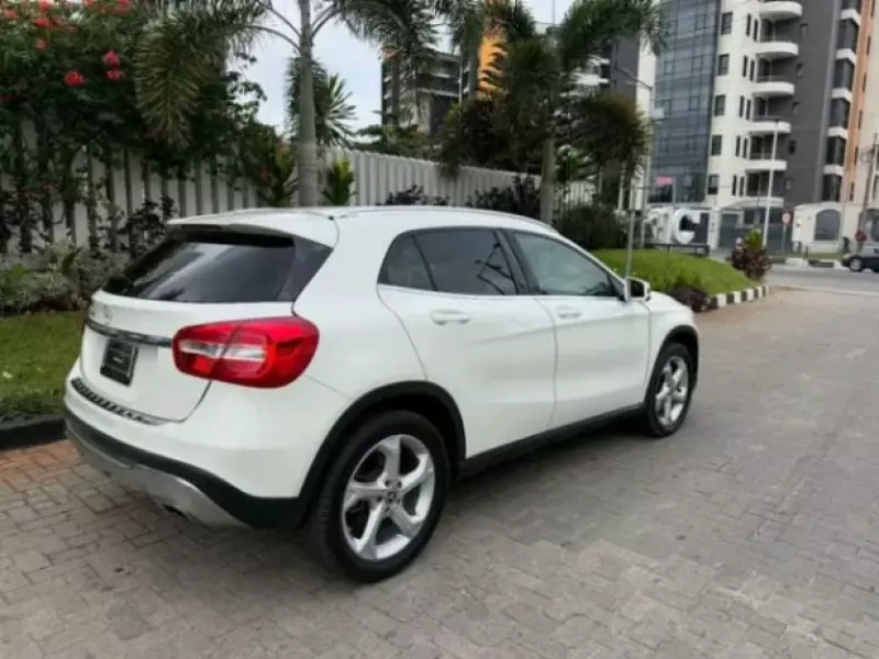Mercedes-Benz GLA 250 - 2018