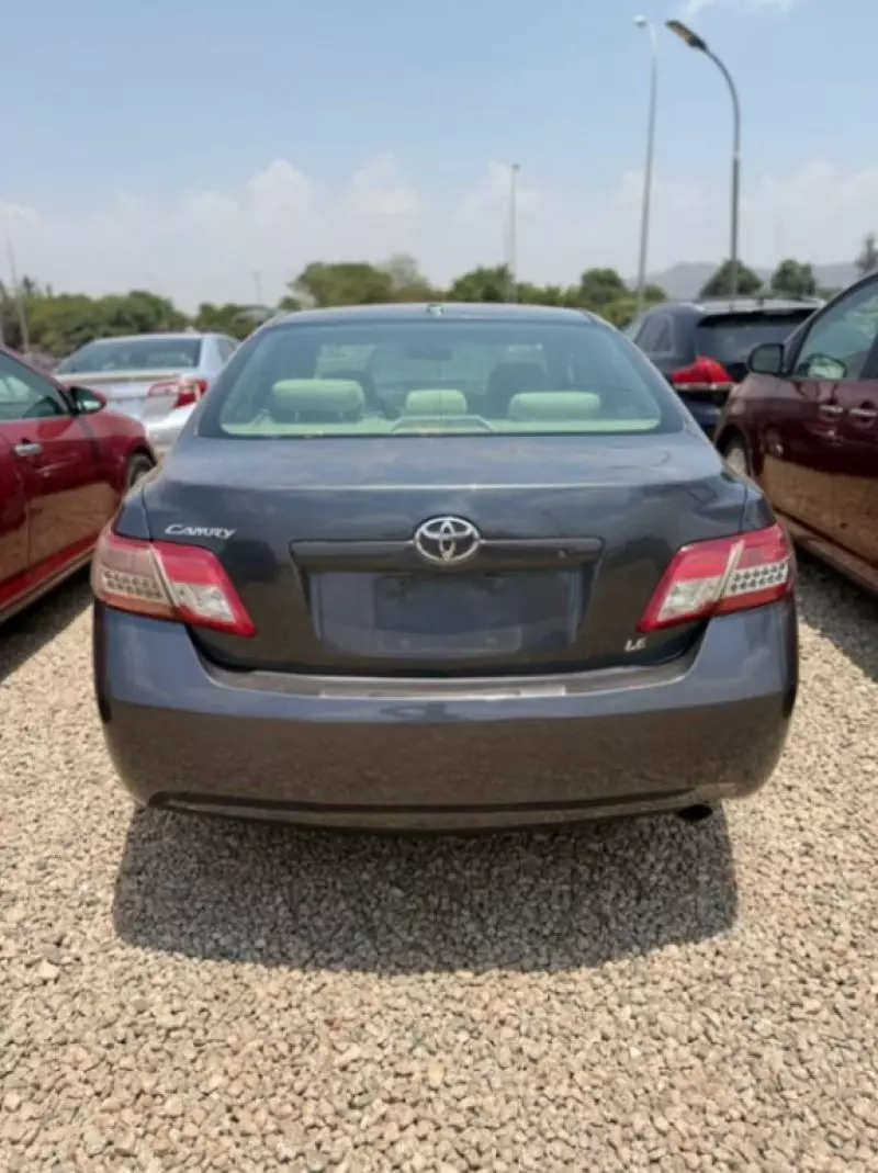 Toyota Camry   - 2010