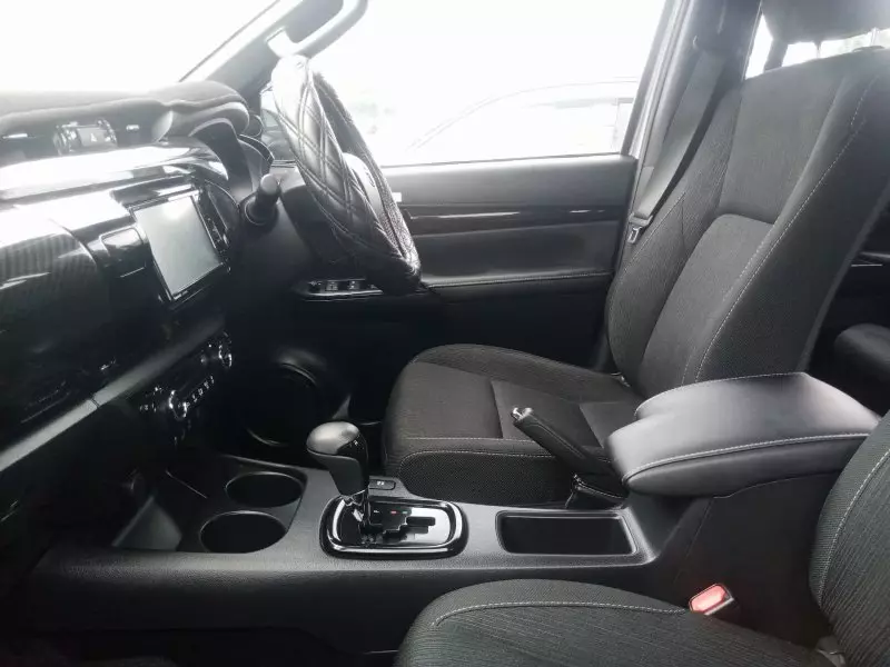 Toyota Hilux   - 2019