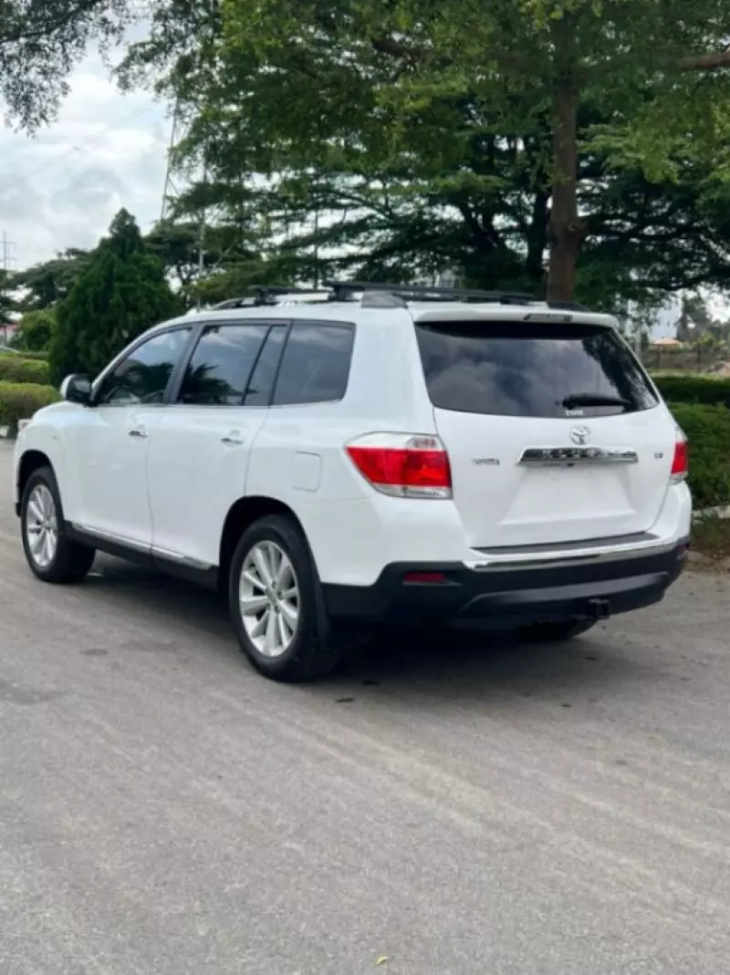 Toyota Highlander   - 2013
