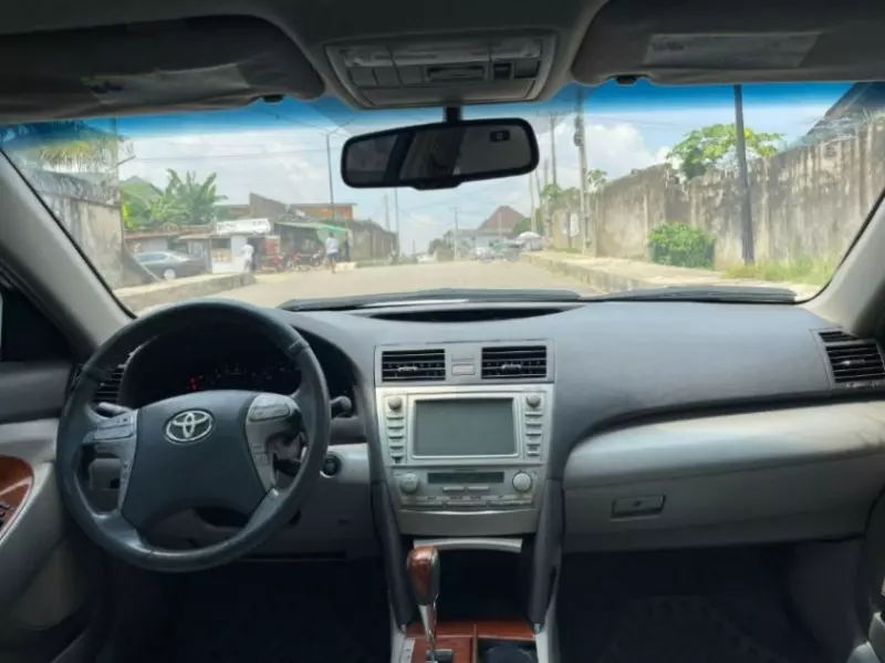 Toyota Camry   - 2011