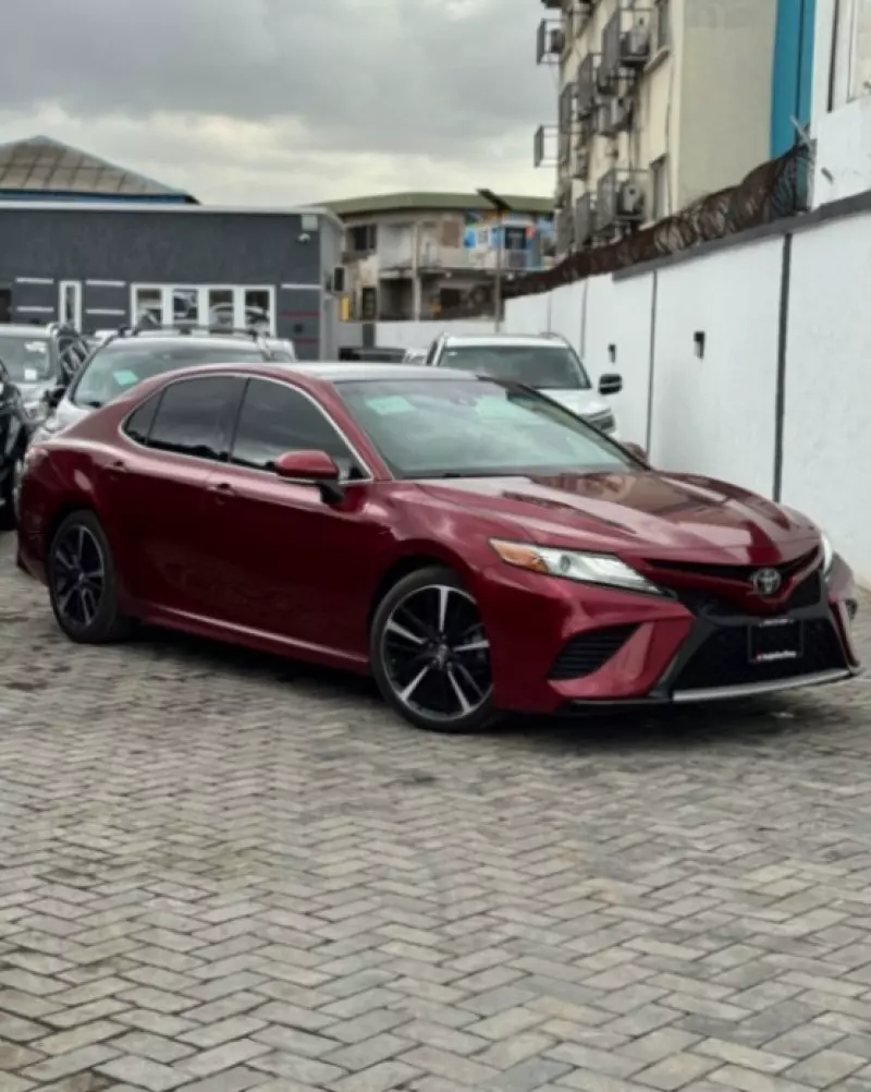 Toyota Camry - 2018