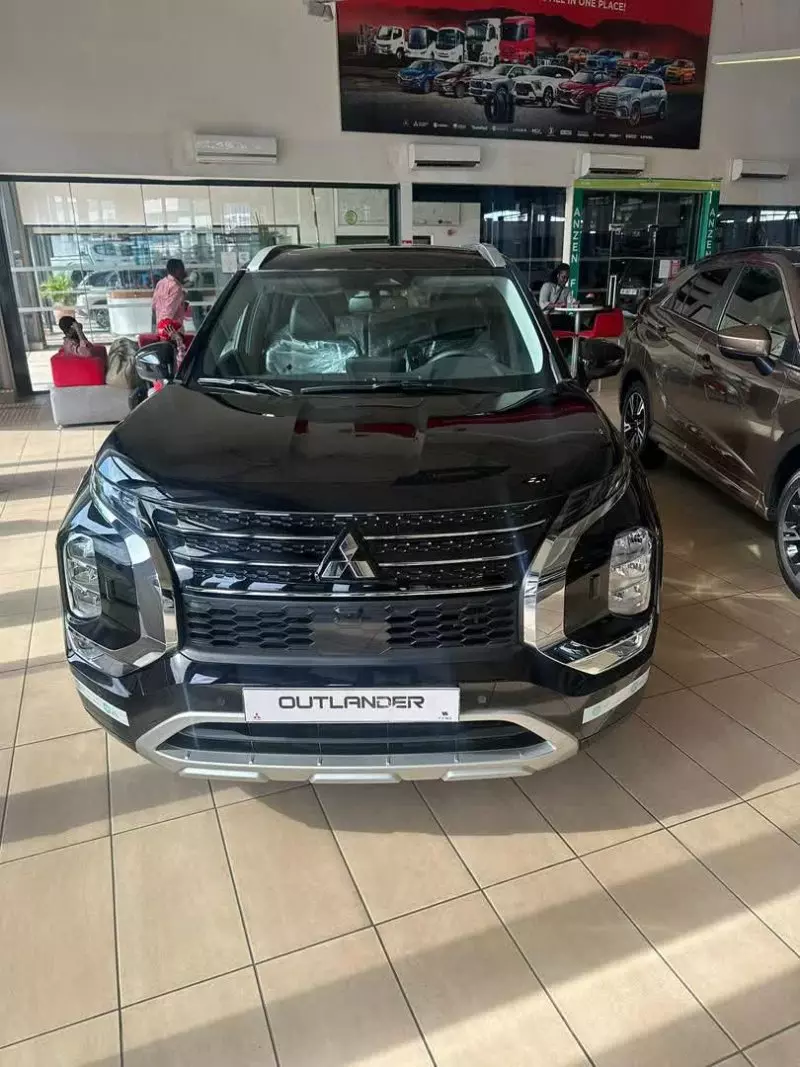 Mitsubishi OUTLANDER   - 2025