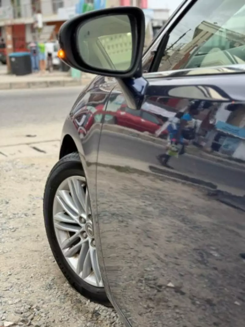 Lexus ES   - 2013