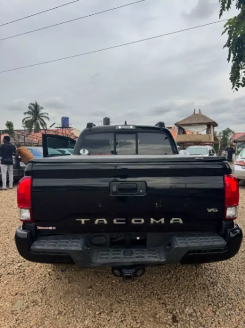 Toyota Tacoma   - 2016
