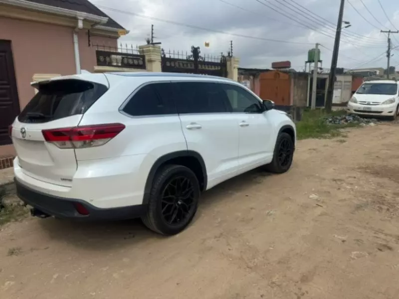 TOYOTA Highlander - 2015