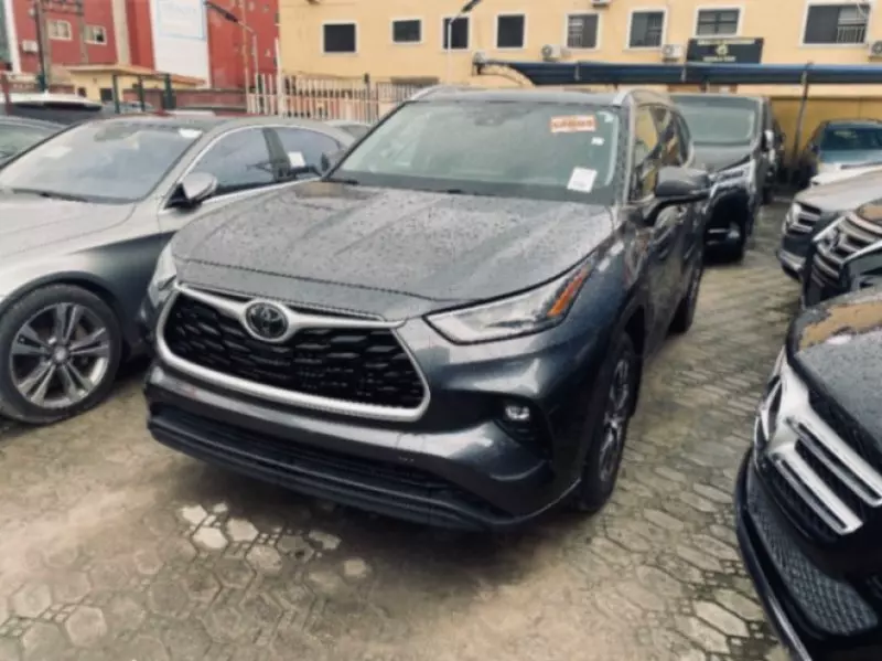 Toyota Highlander   - 2020