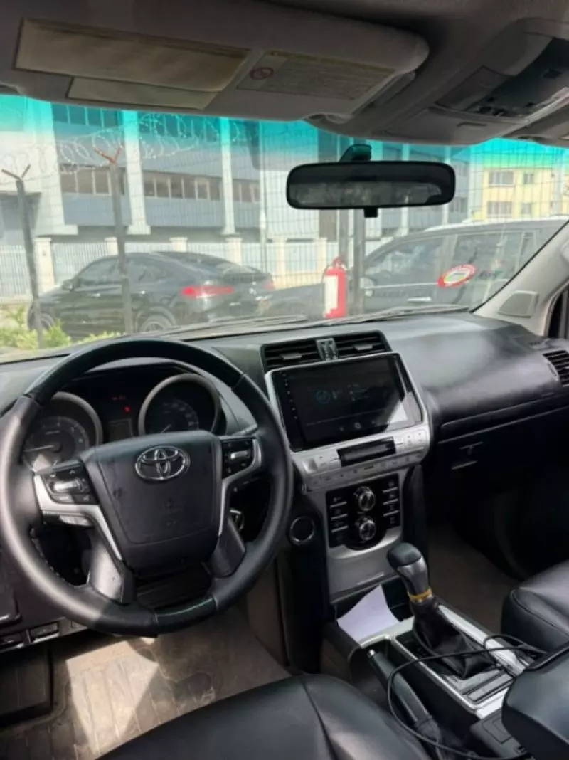 TOYOTA Prado - 2012
