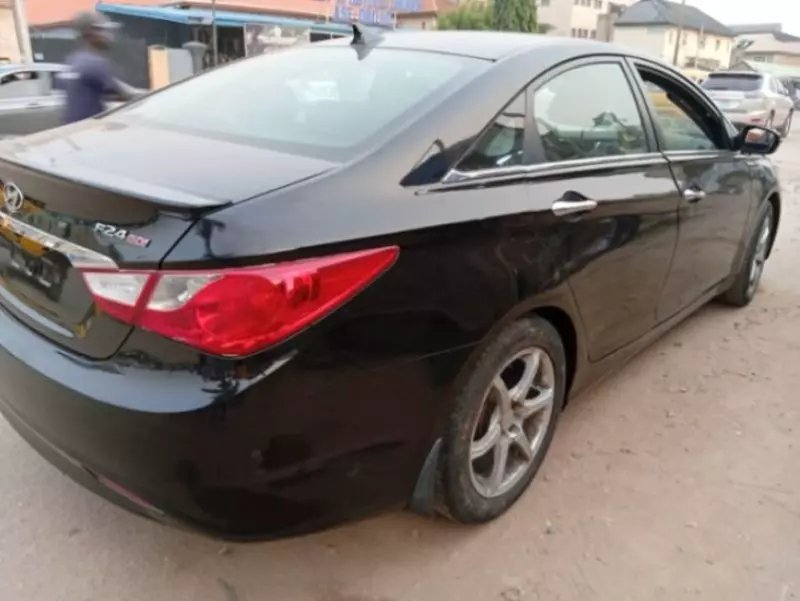 Hyundai Sonata   - 2011