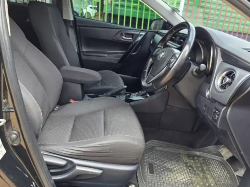 Toyota Auris   - 2016
