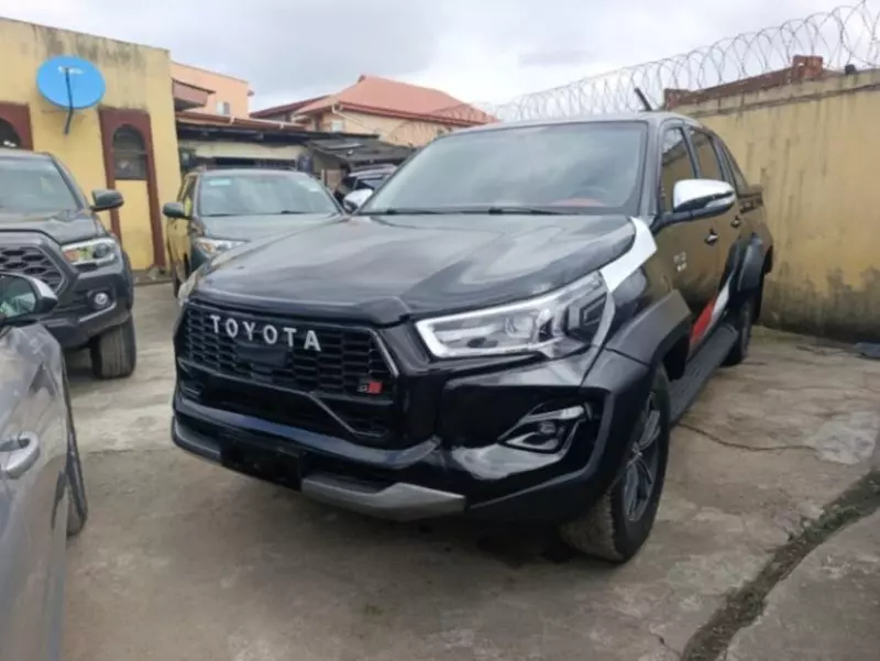 TOYOTA Hilux   - 2014