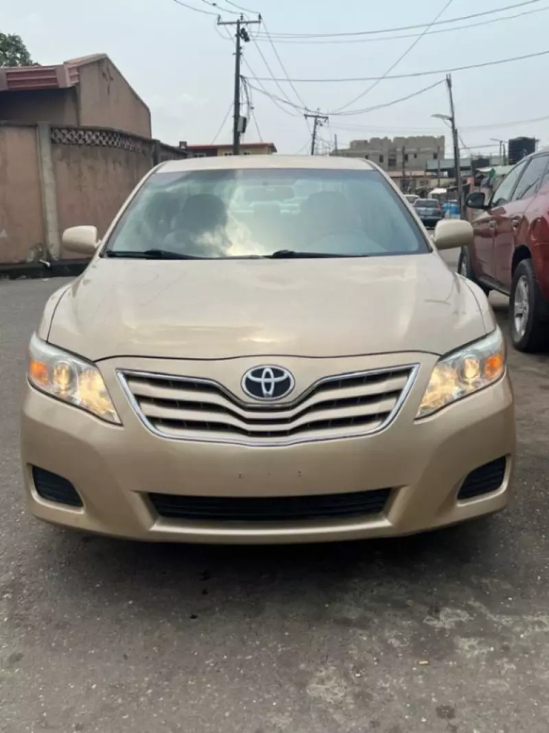 Toyota Camry - 2011
