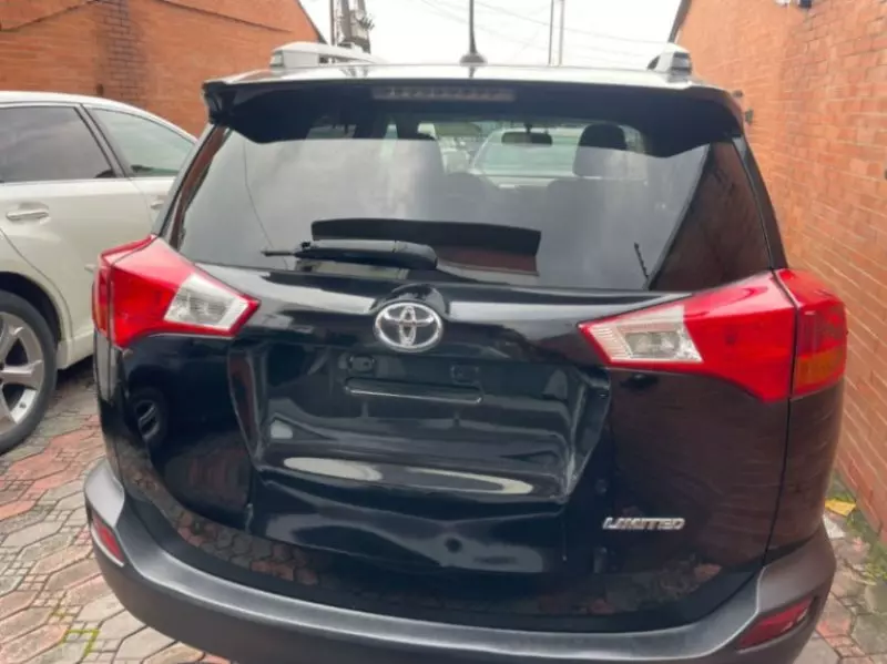 Toyota RAV 4   - 2015