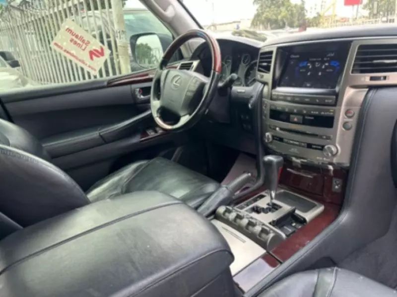 Lexus LX 570   - 2013