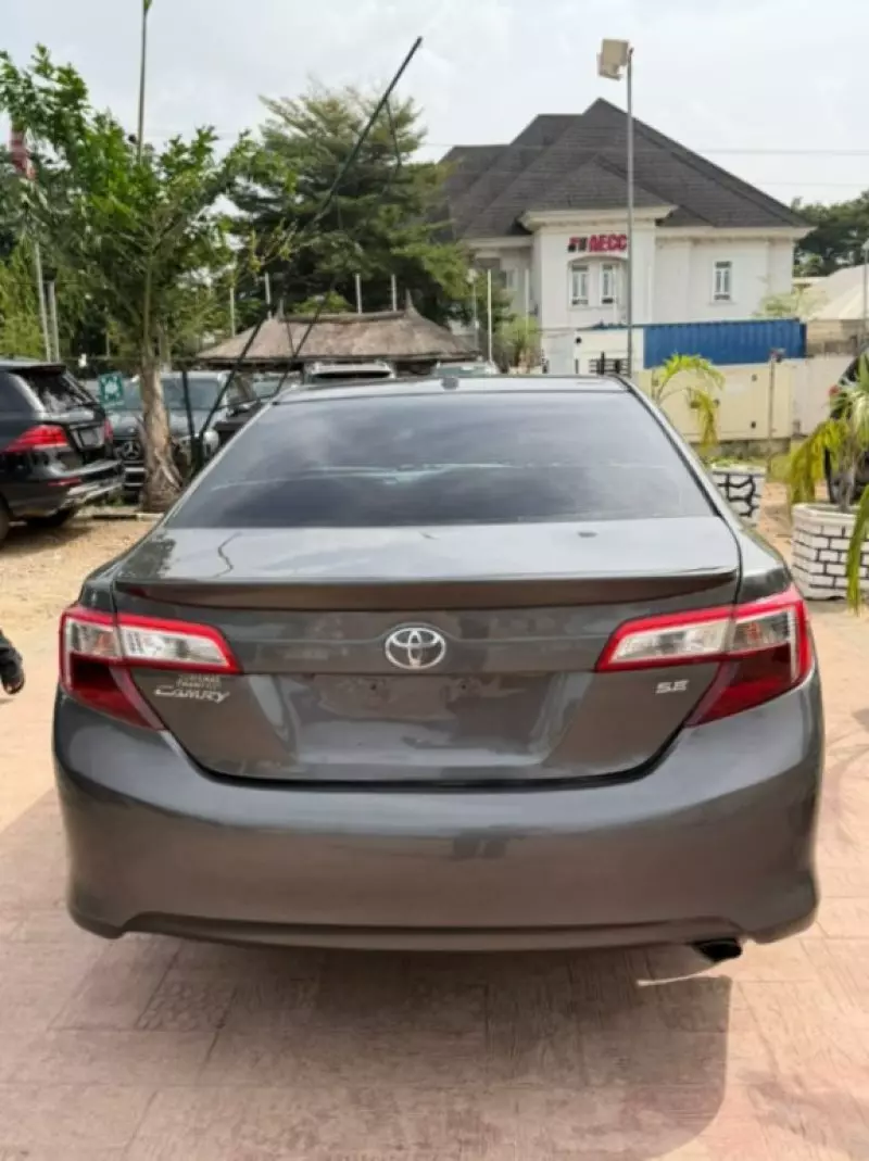 TOYOTA Camry - 2012