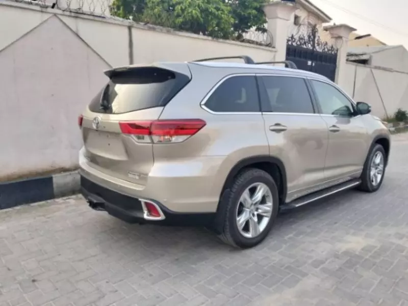 TOYOTA Highlander   - 2015