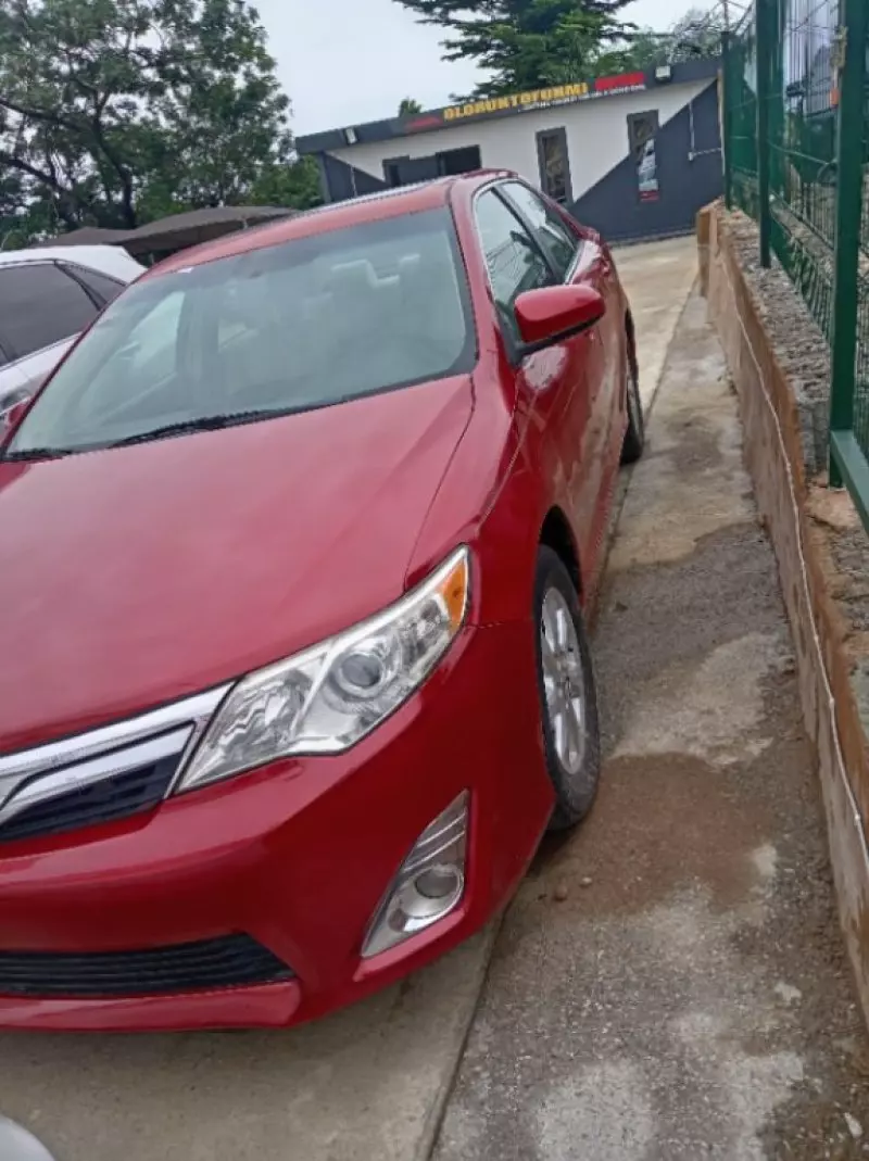 Toyota Camry - 2012