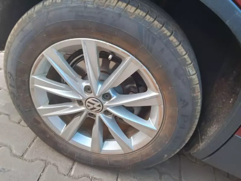 Volkswagen Tiguan   - 2013