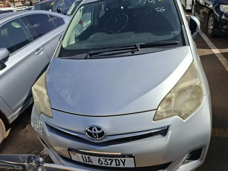 Toyota Ractis   - 2012