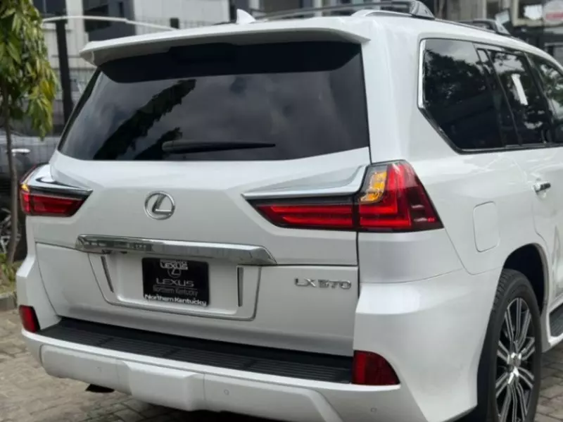 Lexus LX 570   - 2018