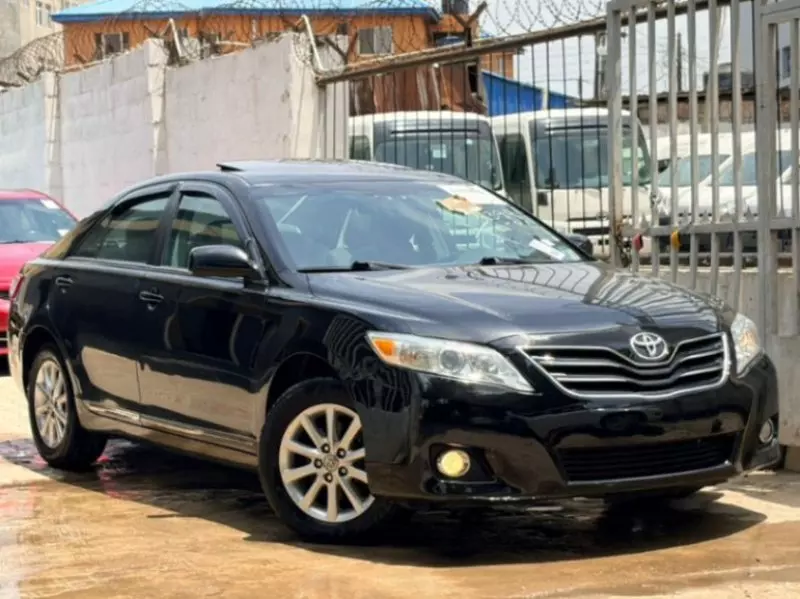 Toyota Camry   - 2011