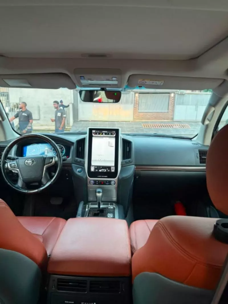 TOYOTA Landcruiser V8 - 2020